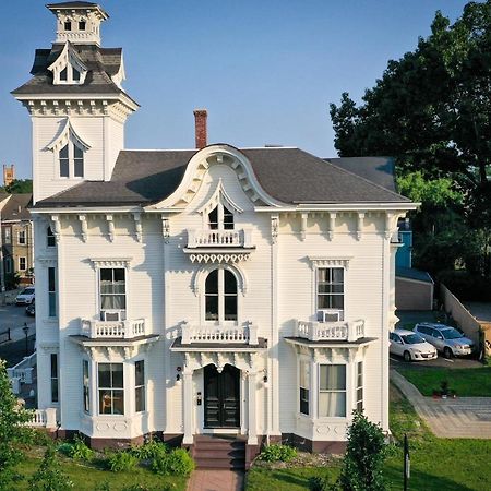 The Wedding Cake House Panzió Providence Kültér fotó