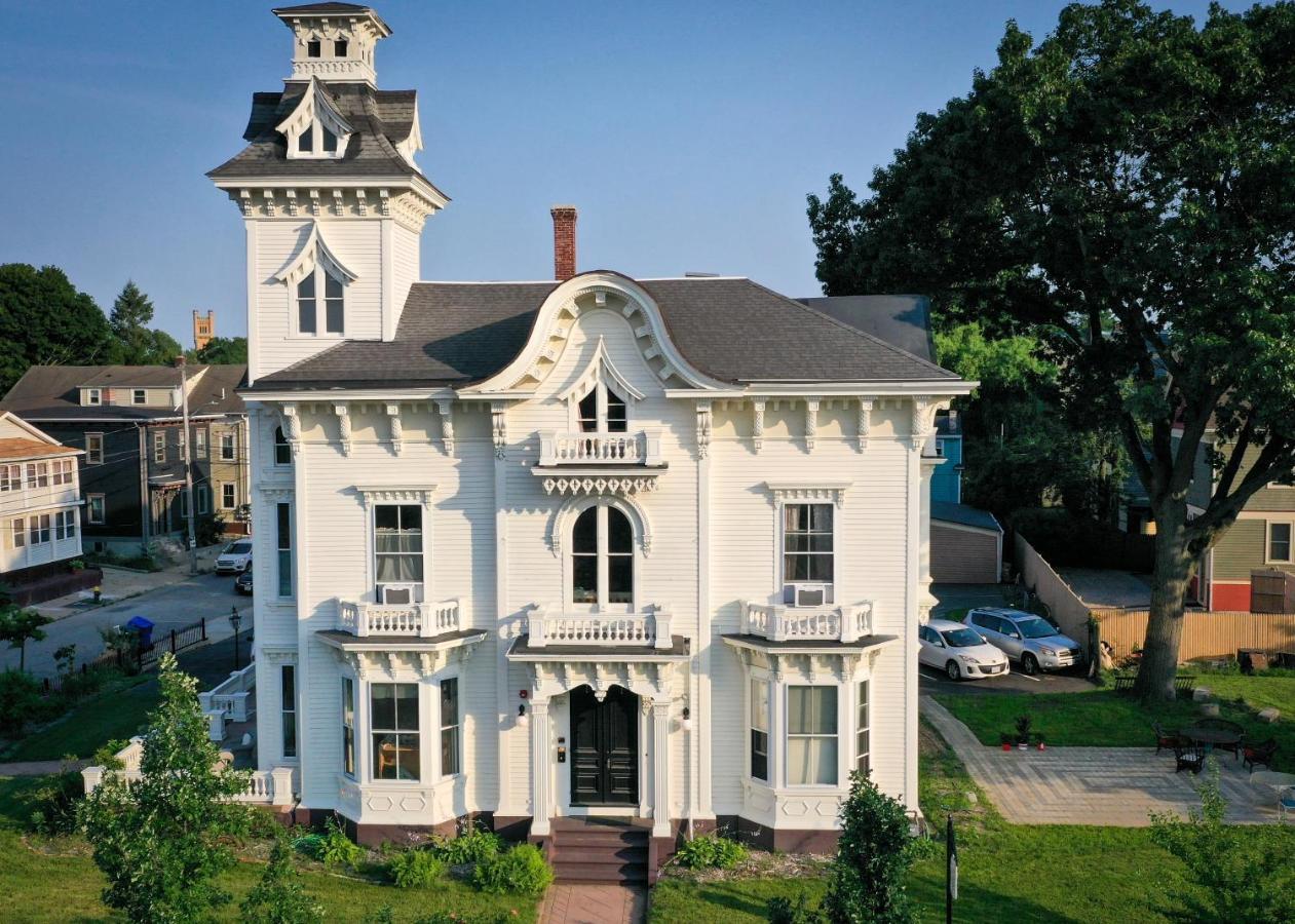 The Wedding Cake House Panzió Providence Kültér fotó
